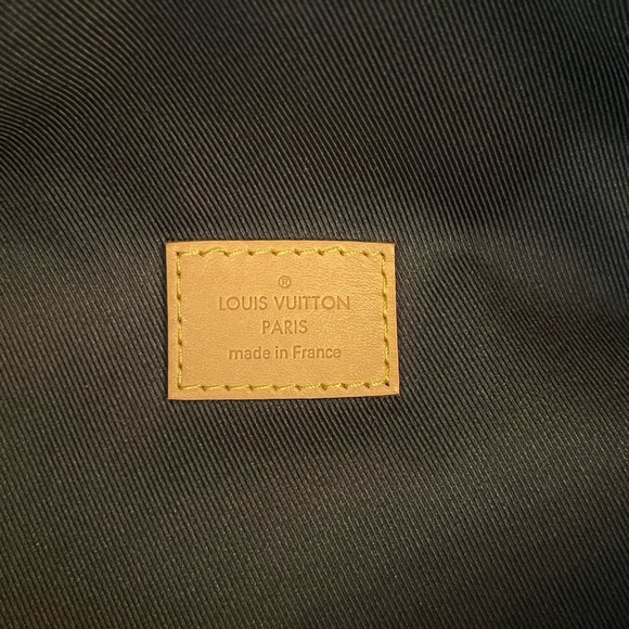 ❌SOLD❌🎀Louis Vuitton Monogram Bumbag - Picture 14 of 16